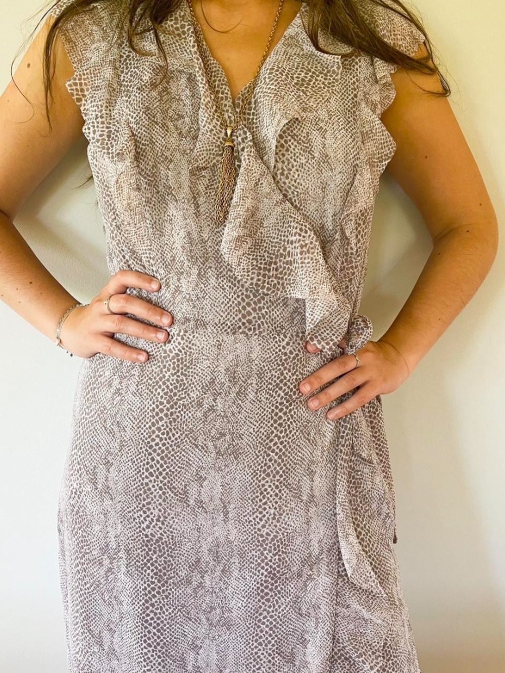 Banana Republic Maxi Wrap Snake Print Sleeveless
Ruffle V-neck Dress Sz 2